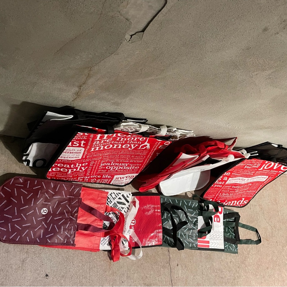Bundle Lululemon shopping tote bags - Picture 4 of 4